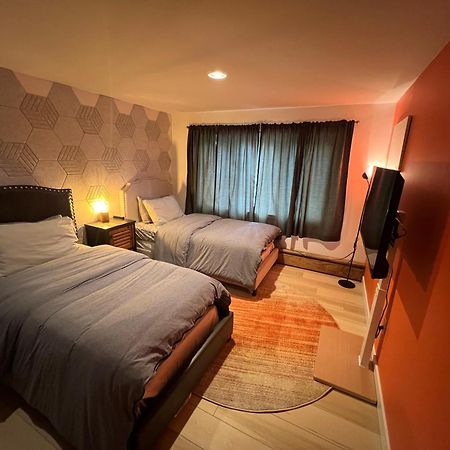 Bed and Breakfast 好丘。Hacho House Йеллоунайф Экстерьер фото